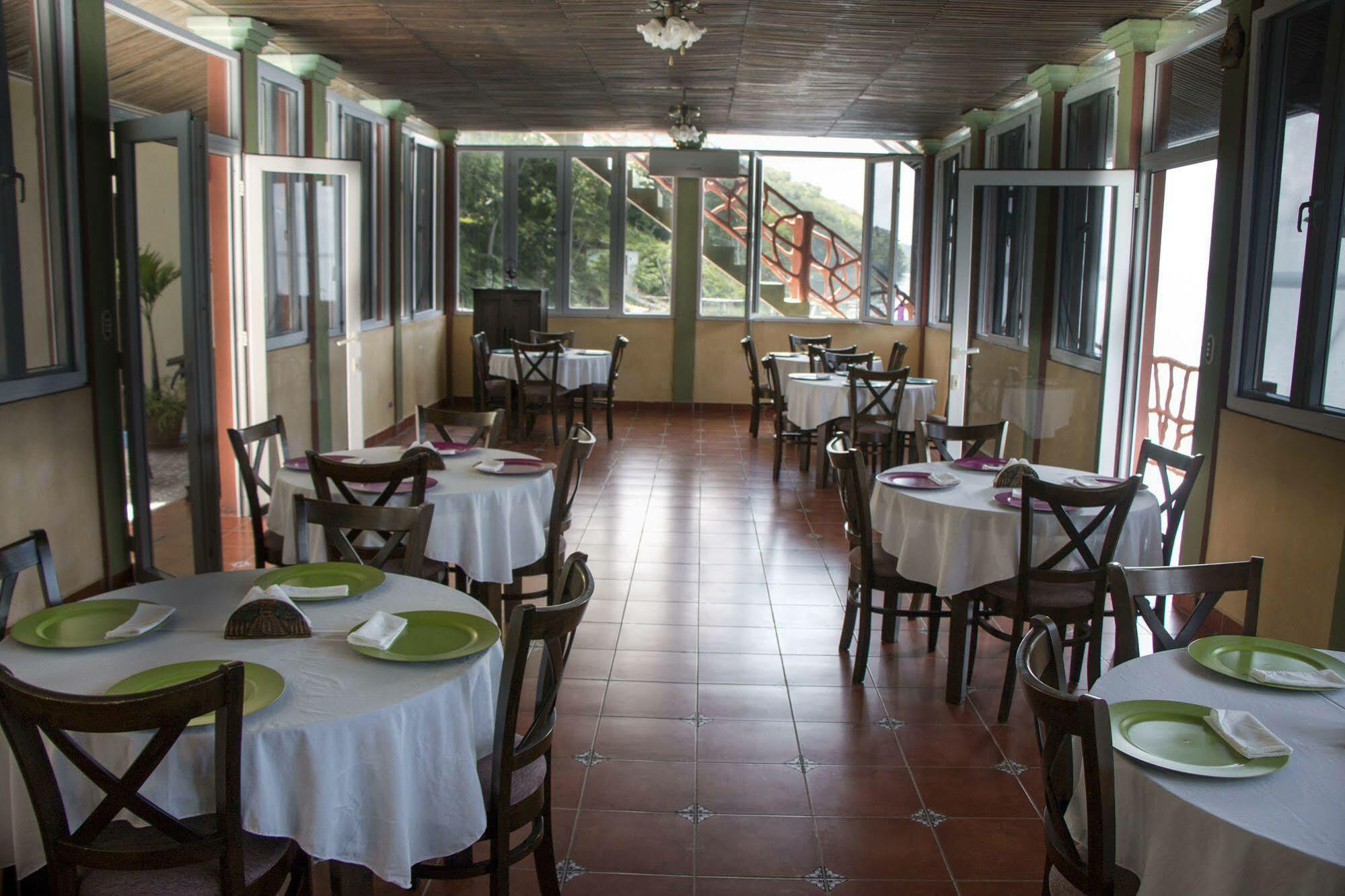 Hotel Ribiera Del Lago Peten Itza San Roman Buitenkant foto