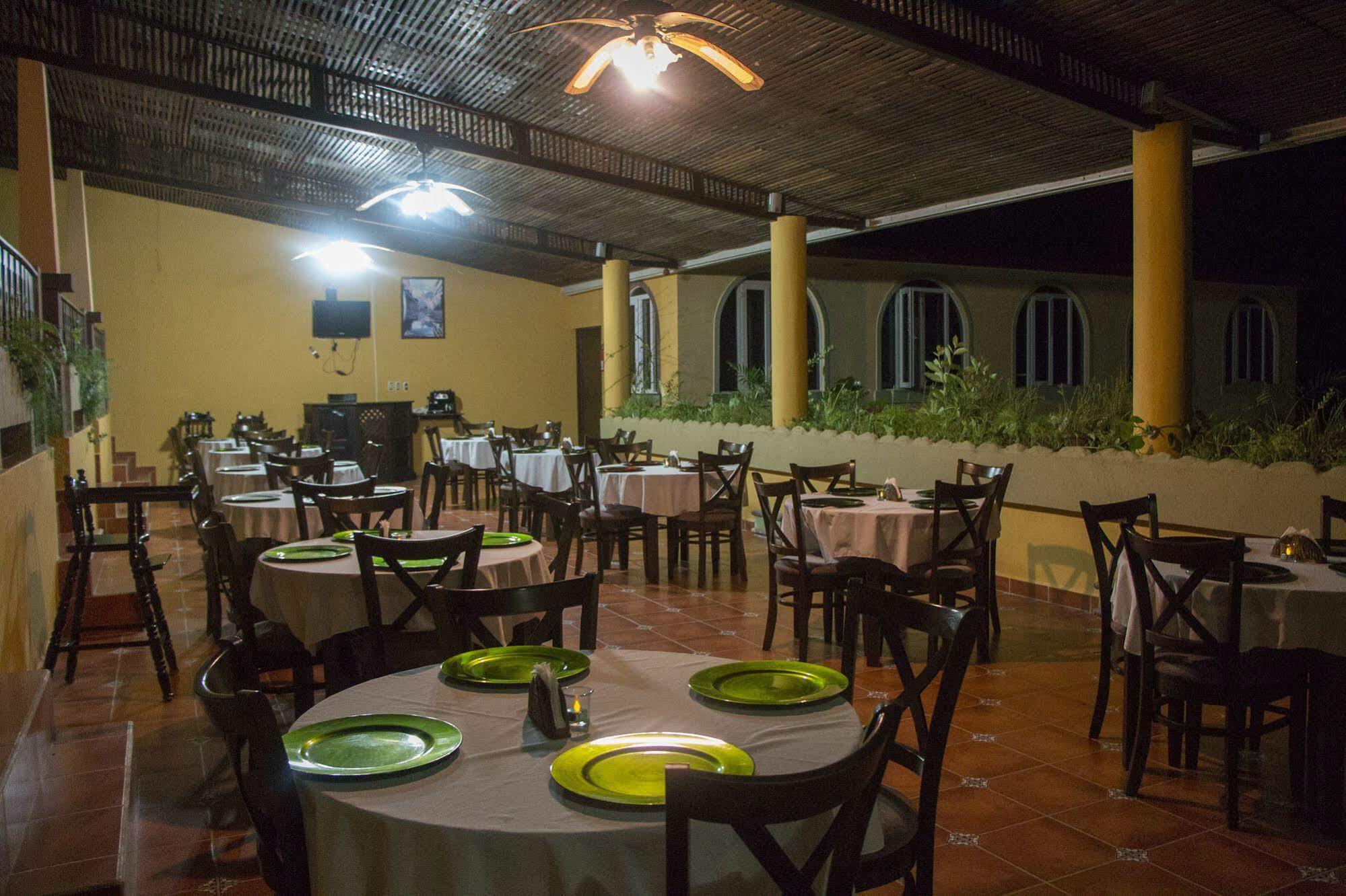 Hotel Ribiera Del Lago Peten Itza San Roman Buitenkant foto