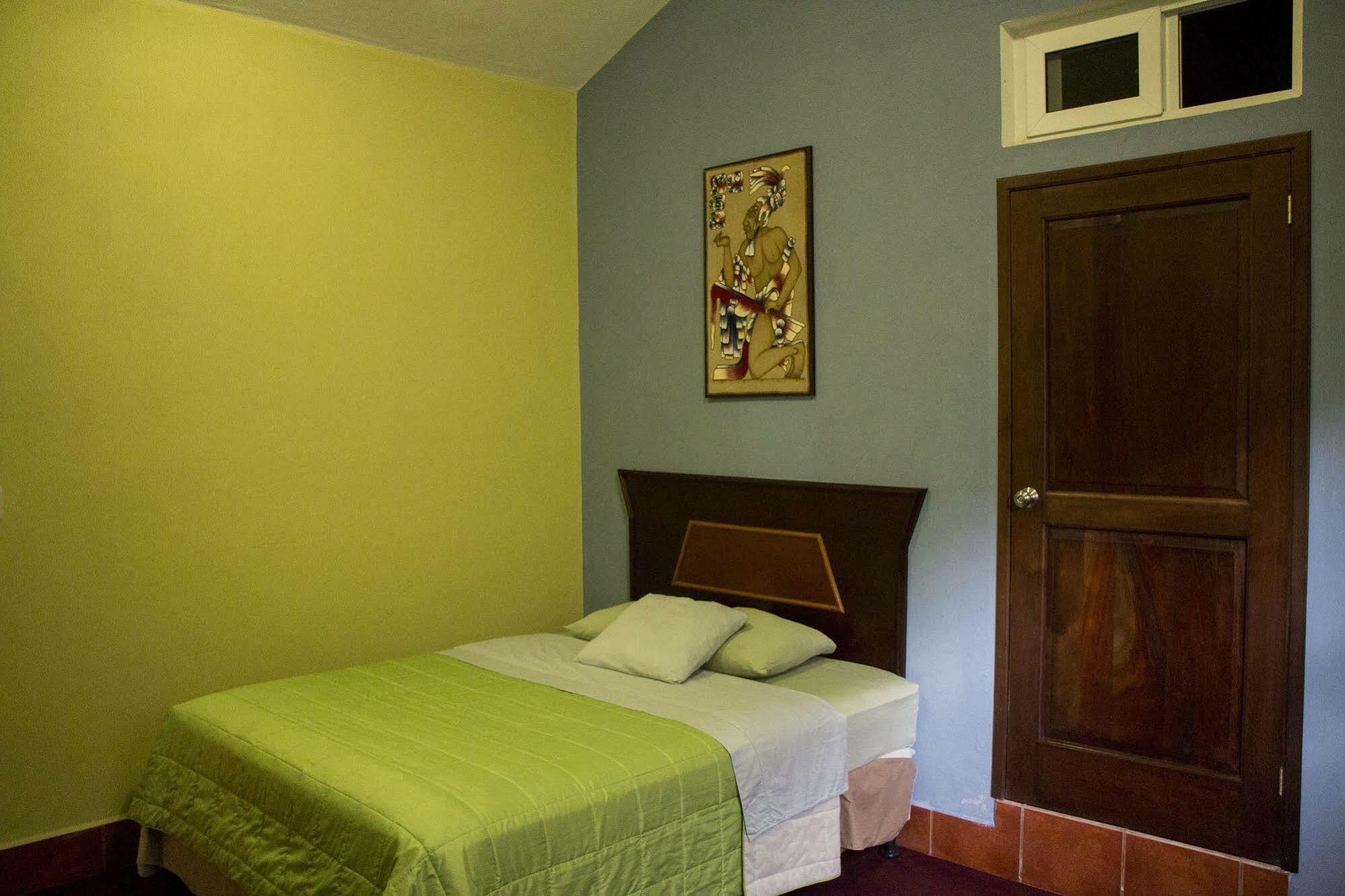 Hotel Ribiera Del Lago Peten Itza San Roman Buitenkant foto
