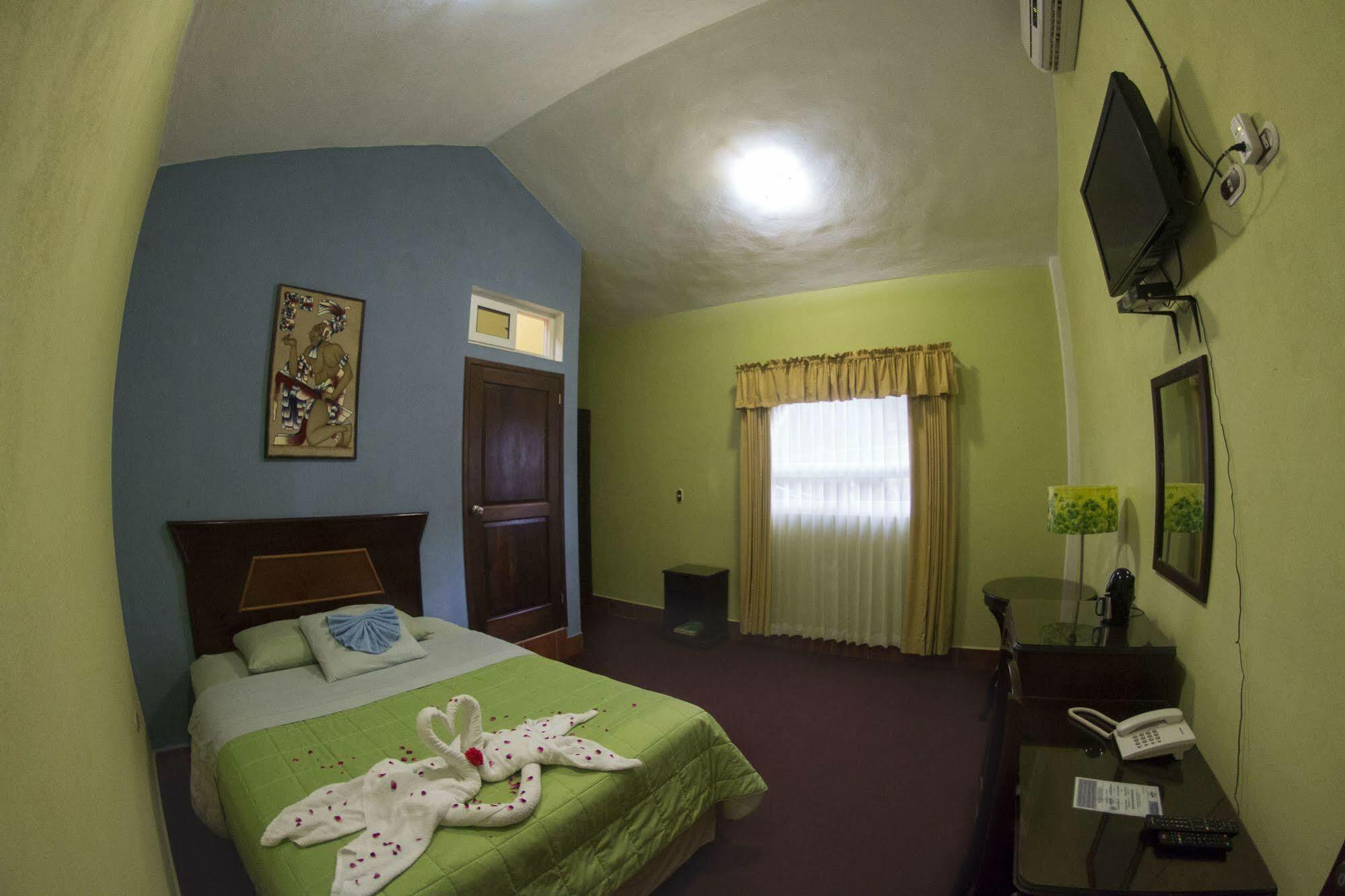 Hotel Ribiera Del Lago Peten Itza San Roman Buitenkant foto